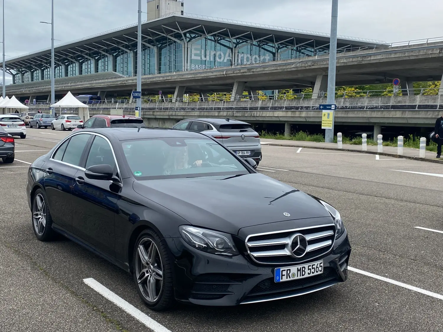 Autos von Fahrdienst-Schmitt